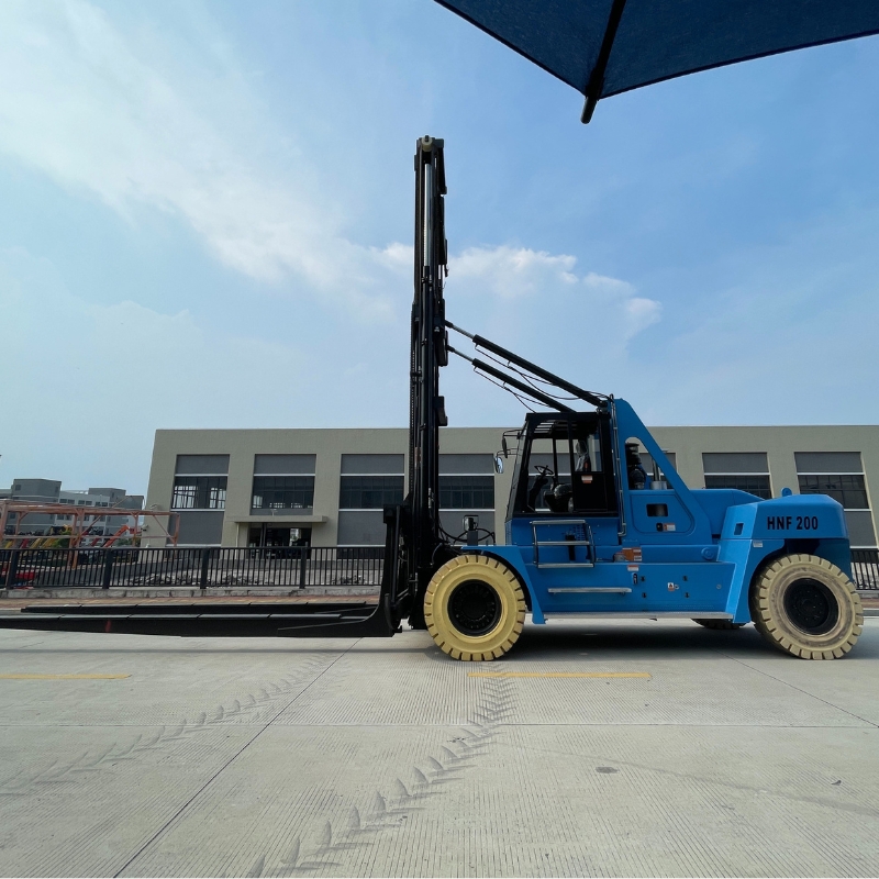 SOCMA HNF-200 Marina Forklift For Boat Lifting in Marinas