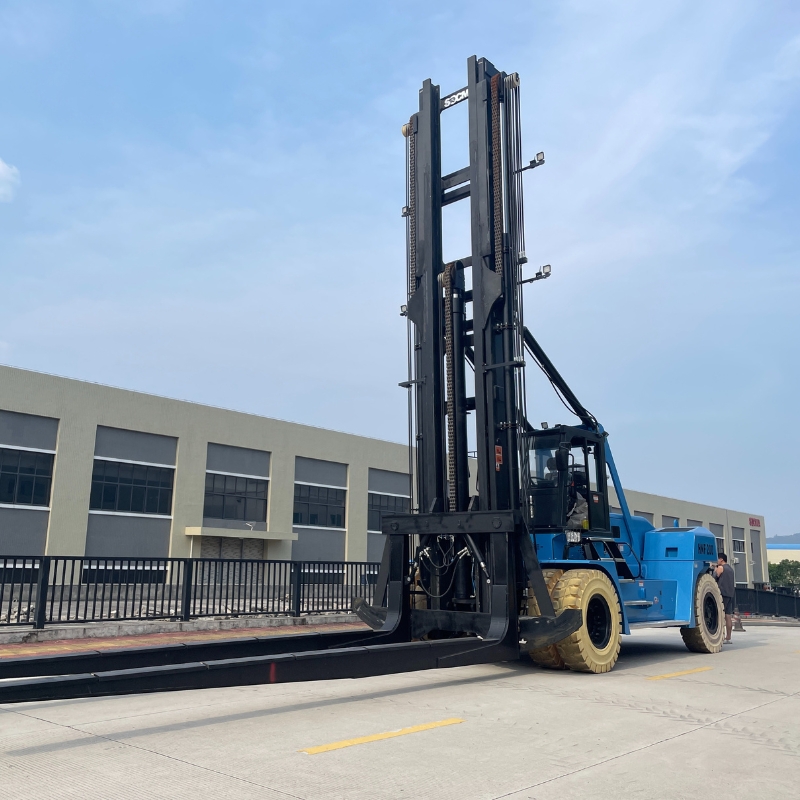 SOCMA HNF-200 Marina Forklift For Boat Lifting in Marinas