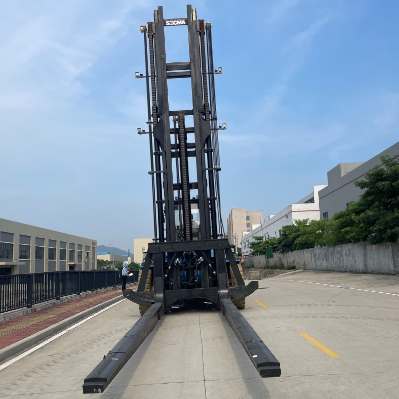SOCMA HNF-250 Marina Forklift For Boat Lifting in Marinas