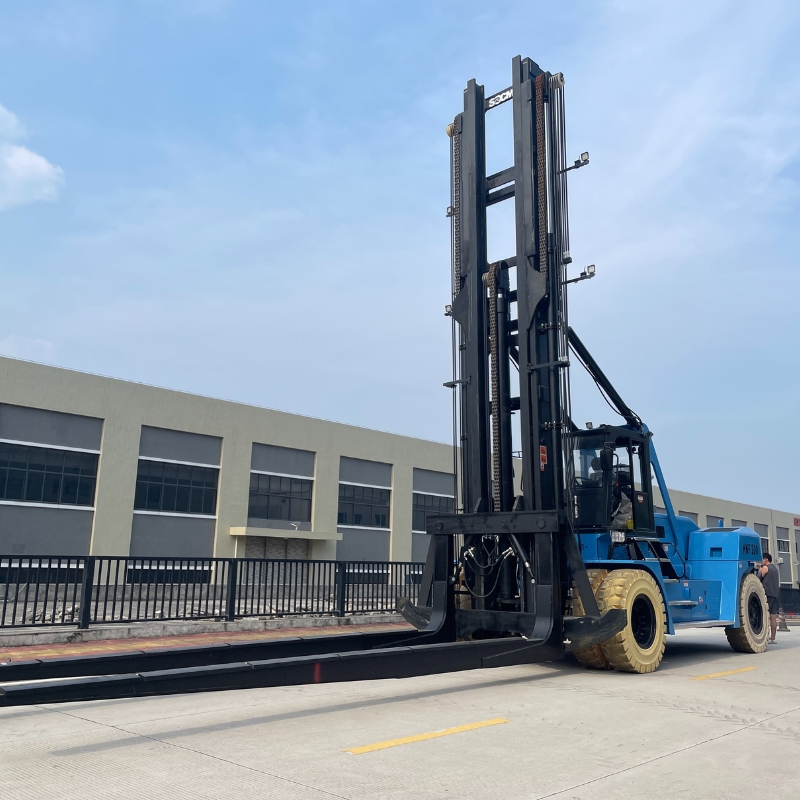 SOCMA HNF-250 Marina Forklift For Boat Lifting in Marinas